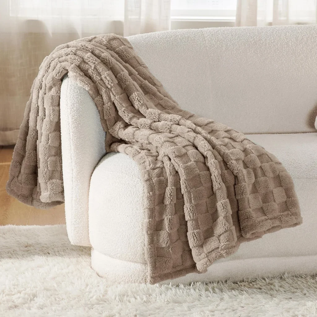 Cozy Comfort White Fleece Throw Blanket for Couch Super Soft Cozy Blankets for Women Girls 50×60 inches — close-up detail of design and finish