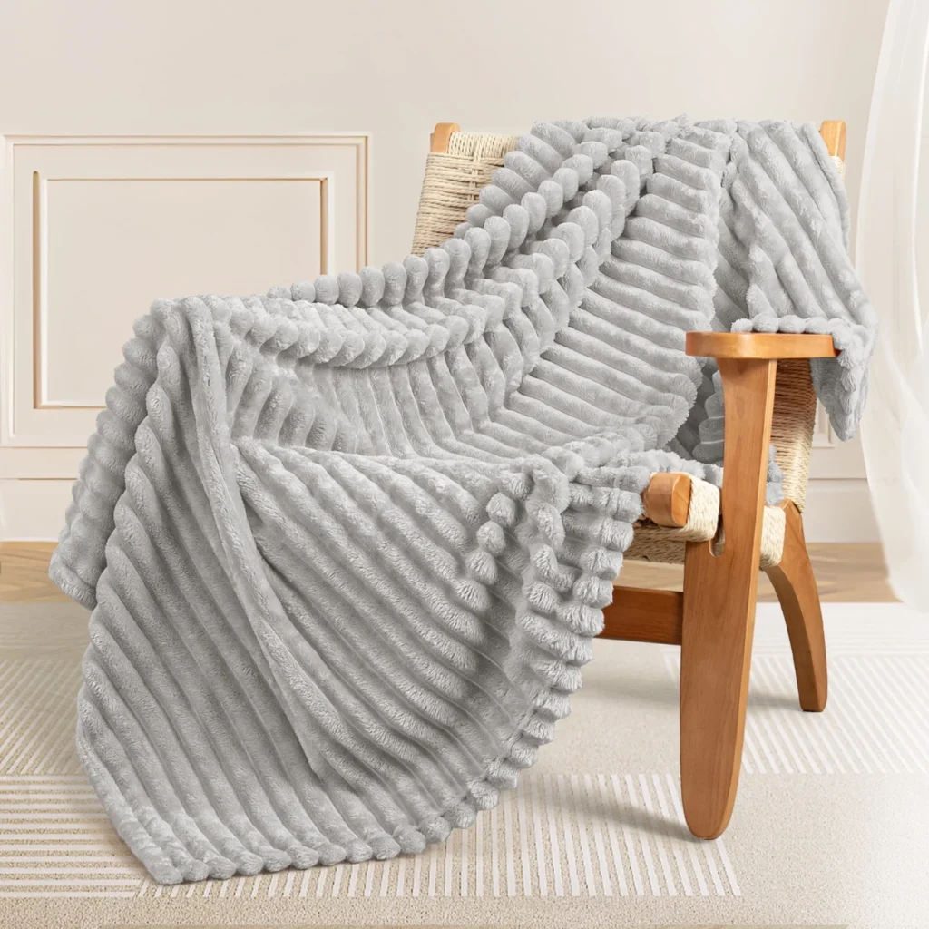 Exclusivo Mezcla Super Soft 3D Jacquard Fleece Throw – Lightweight Cozy — alternate angle showing full product