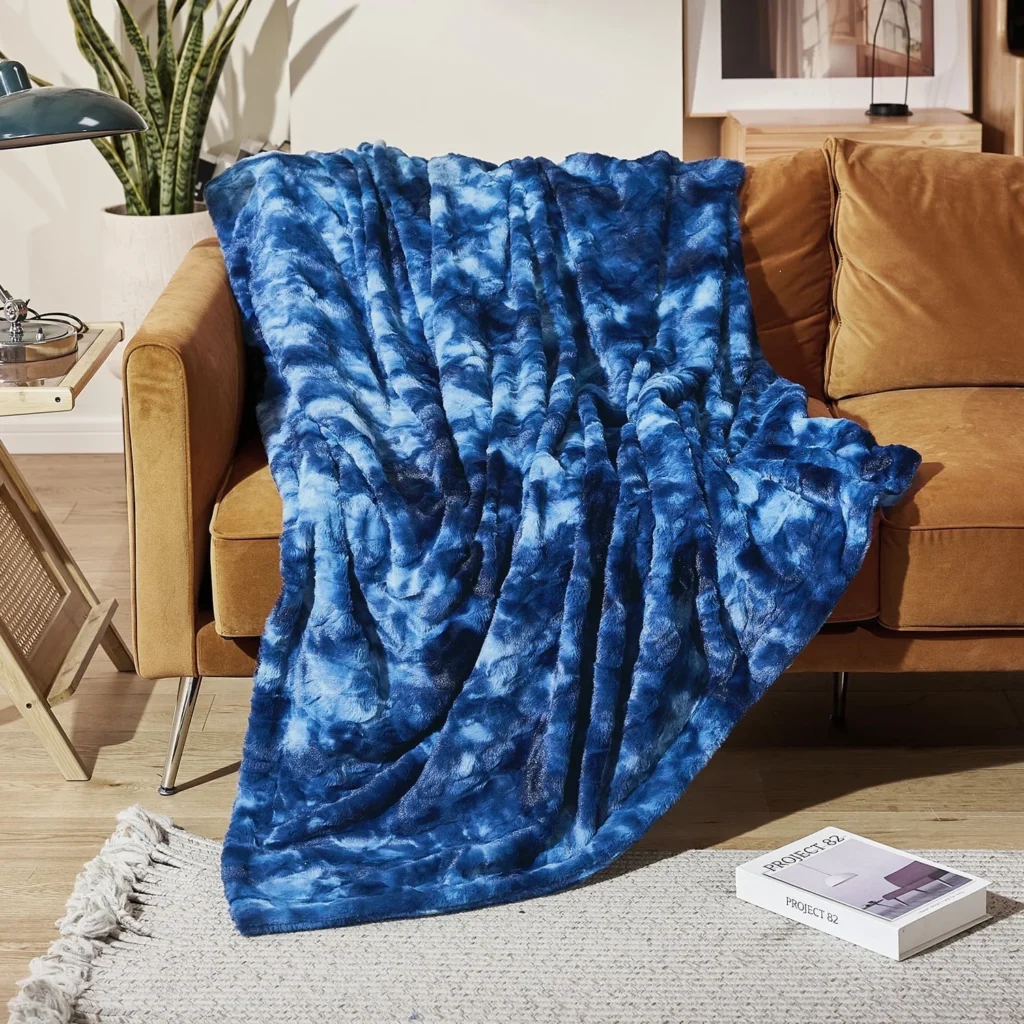 MOOFUN Faux Rabbit Fur Throw Blanket – Soft, Warm & Washable 50×60″ — close-up detail of design and finish