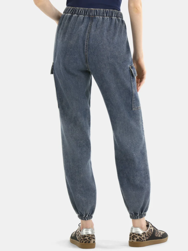 No Boundaries Women’s Cargo Joggers – Relaxed Fit, 28” Inseam β alternate angle showing full product