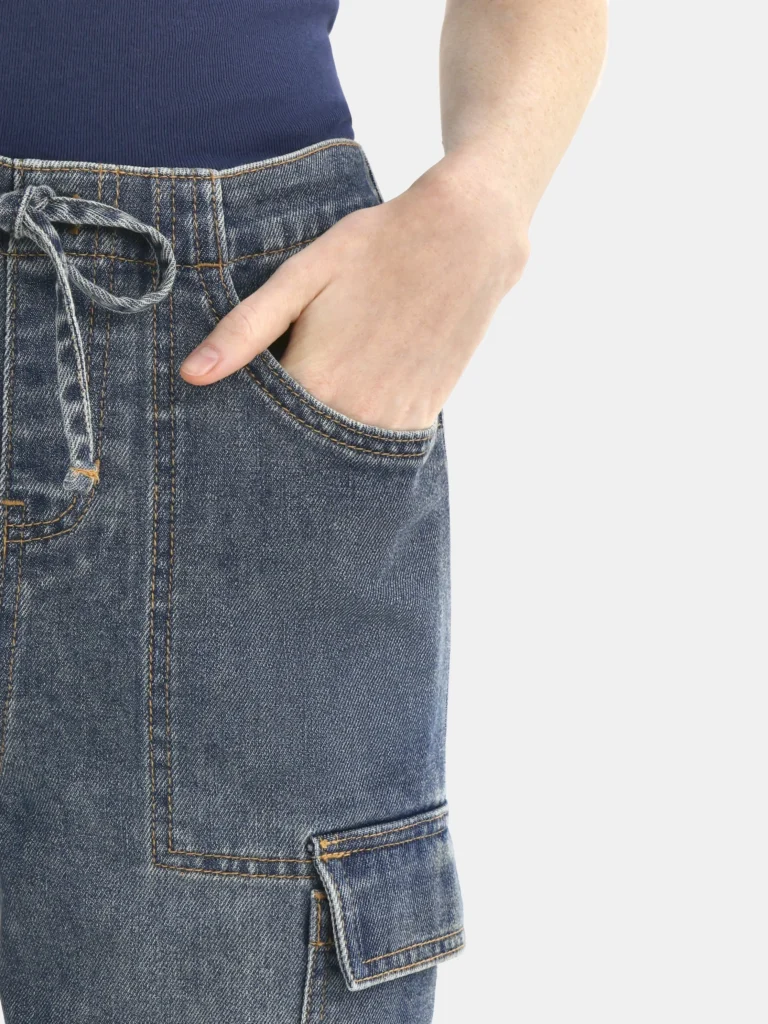 No Boundaries Women’s Cargo Joggers – Relaxed Fit, 28” Inseam β close-up detail of design and finish