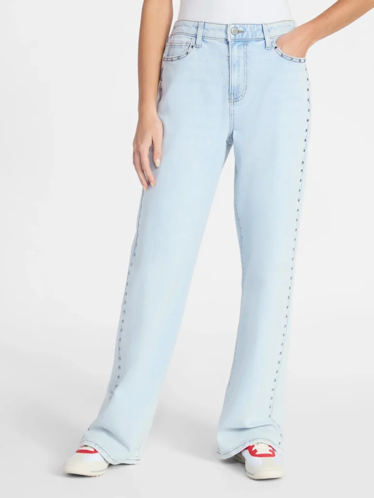 No Boundaries Women’s Extra Baggy Jeans – 32-Inch Inseam Comfort — close-up detail of design and finish
