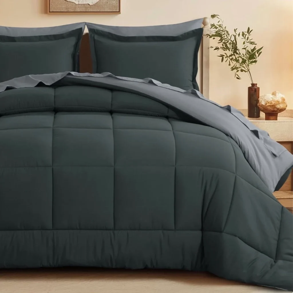 RUIKASI 7-Piece Queen Comforter Set – Turquoise Light Grey Bed in a Bag — close-up detail of design and finish